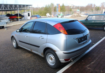 Подержанный автомобиль Ford Focus Hatchback 2004 года (5 фото)