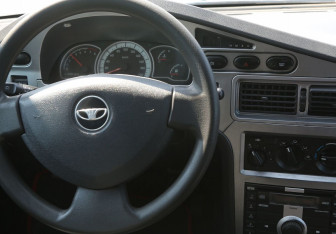 Подержанный автомобиль Daewoo Nexia Sedan 2011 года (14 фото)