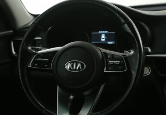 Подержанный автомобиль Kia Optima Sedan 2018 года (16 фото)