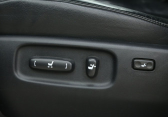 Подержанный автомобиль Toyota Land Cruiser Suv 2013 года (23 фото)