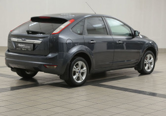 Подержанный автомобиль Ford Focus Hatchback 2008 года (4 фото)