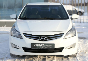 Подержанный автомобиль Hyundai Solaris Sedan 2015 года (2 фото)