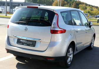 Подержанный автомобиль Renault Scenic 2015 года (6 фото)