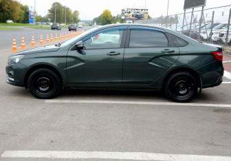 Подержанный автомобиль LADA (ВАЗ) Vesta Sedan 2017 года (8 фото)