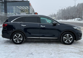 Подержанный автомобиль Kia Sorento 2019 года (8 фото)