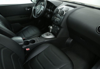 Подержанный автомобиль Nissan Qashqai 2007 года (9 фото)