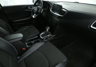 Подержанный автомобиль Kia Ceed Hatchback 2019 года (24 фото)
