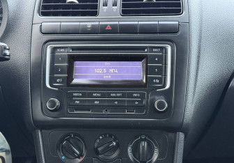 Подержанный автомобиль Volkswagen Polo Sedan 2015 года (9 фото)