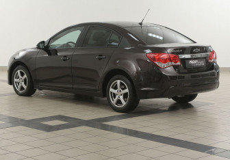 Подержанный автомобиль Chevrolet Cruze Sedan 2015 года (2 фото)
