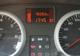 Подержанный автомобиль Renault Duster 2013 года (17 фото)