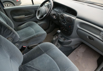 Подержанный автомобиль Renault Scenic 1999 года (9 фото)