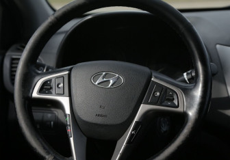 Подержанный автомобиль Hyundai Solaris Sedan 2015 года (16 фото)