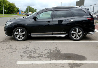 Подержанный автомобиль Nissan Pathfinder 2015 года (8 фото)