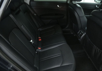 Подержанный автомобиль Kia Optima Sedan 2019 года (15 фото)