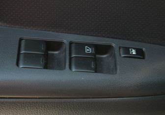 Подержанный автомобиль Nissan Note 2008 года (17 фото)