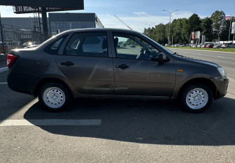 Подержанный автомобиль LADA (ВАЗ) Granta Sedan 2014 года (3 фото)