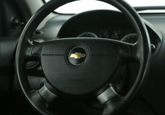 Подержанный автомобиль Chevrolet Aveo Sedan 2010 года (16 фото)