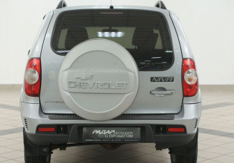 Подержанный автомобиль Chevrolet Niva 2015 года (3 фото)