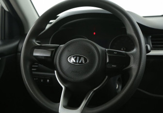Подержанный автомобиль Kia Rio Sedan 2018 года (16 фото)