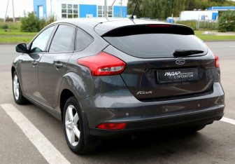 Подержанный автомобиль Ford Focus Hatchback 2015 года (4 фото)