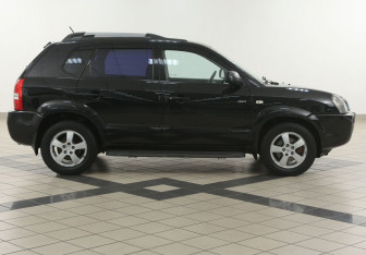 Подержанный автомобиль Hyundai Tucson 2008 года (5 фото)