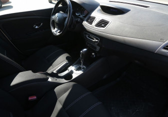 Подержанный автомобиль Renault Fluence 2013 года (9 фото)