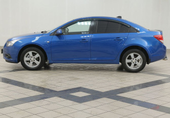 Подержанный автомобиль Chevrolet Cruze Sedan 2011 года (7 фото)