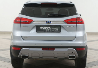 Подержанный автомобиль Geely Atlas 2019 года (3 фото)