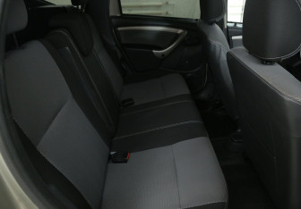 Подержанный автомобиль Renault Duster 2015 года (11 фото)