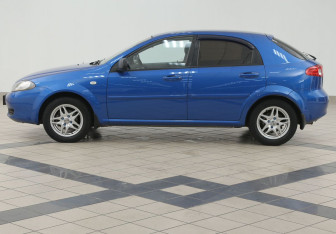 Подержанный автомобиль Chevrolet Lacetti Hatchback 2011 года (7 фото)