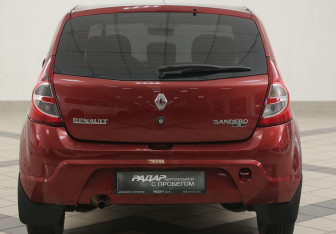 Подержанный автомобиль Renault Sandero 2010 года (3 фото)