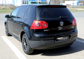 Подержанный автомобиль Volkswagen Golf Hatchback 2008 года (4 фото)