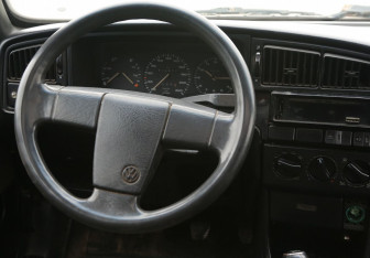 Подержанный автомобиль Volkswagen Passat Sedan 1988 года (14 фото)