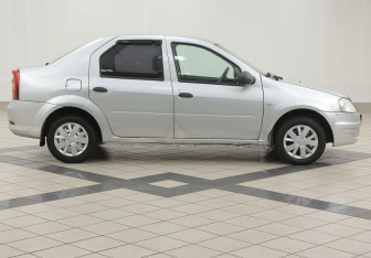 Подержанный автомобиль Renault Logan Sedan 2013 года (5 фото)