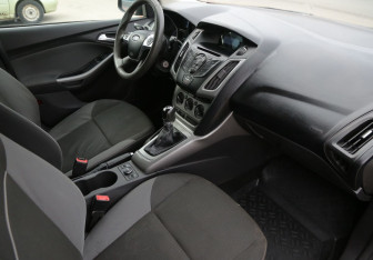 Подержанный автомобиль Ford Focus Hatchback 2011 года (9 фото)