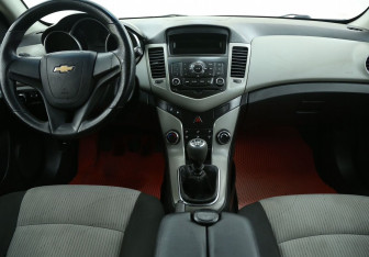 Подержанный автомобиль Chevrolet Cruze Sedan 2012 года (12 фото)