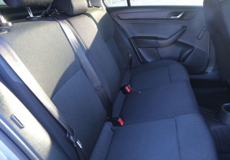 Подержанный автомобиль Skoda Rapid Liftback 2016 года (11 фото)