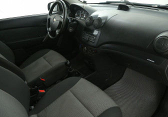 Подержанный автомобиль Chevrolet Aveo Hatchback 2010 года (9 фото)