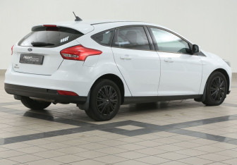 Подержанный автомобиль Ford Focus Hatchback 2017 года (4 фото)