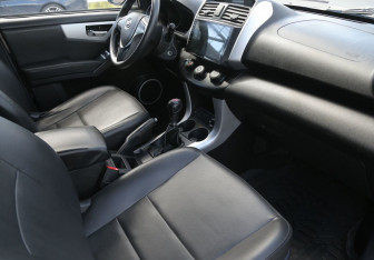 Подержанный автомобиль Lifan X60 2015 года (9 фото)