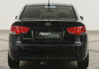 Подержанный автомобиль Kia Cerato Sedan 2010 года (3 фото)
