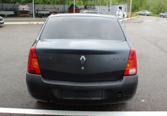 Подержанный автомобиль Renault Logan Sedan 2006 года (6 фото)