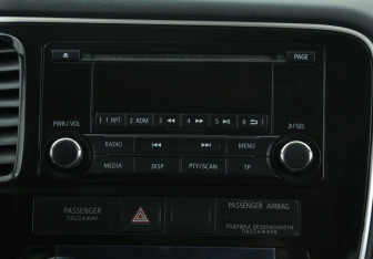 Подержанный автомобиль Mitsubishi Outlander 2012 года (13 фото)