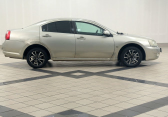 Подержанный автомобиль Mitsubishi Galant Sedan 2006 года (5 фото)