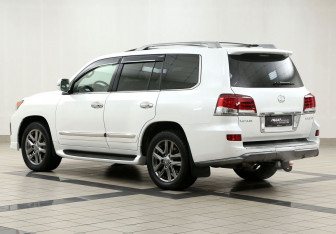Подержанный автомобиль Lexus LX 2012 года (2 фото)