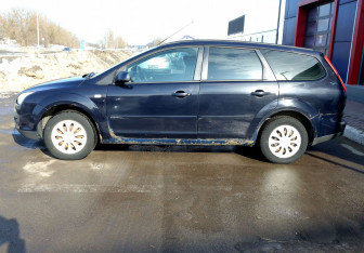 Подержанный автомобиль Ford Focus Wagon 2006 года (8 фото)