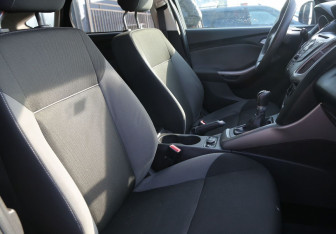 Подержанный автомобиль Ford Focus Hatchback 2011 года (10 фото)