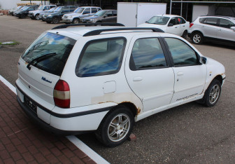 Подержанный автомобиль Fiat Palio Wagon 2000 года (7 фото)