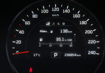 Подержанный автомобиль Kia Sorento 2015 года (22 фото)