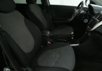 Подержанный автомобиль Hyundai Solaris Hatchback 2011 года (10 фото)
